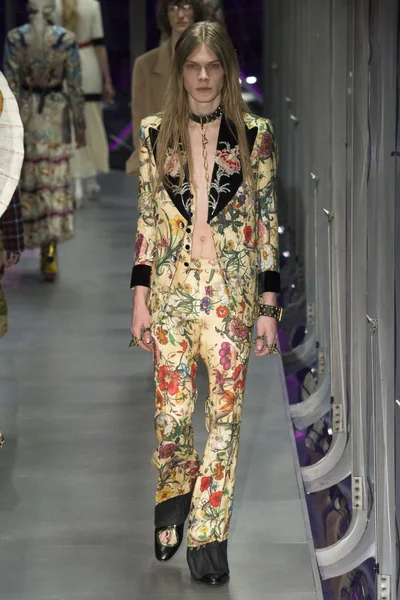 Look 5